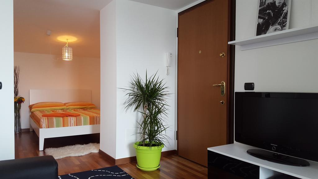 New Luxury Attic Santa Giulia Expo Apartment Milan Ruang foto