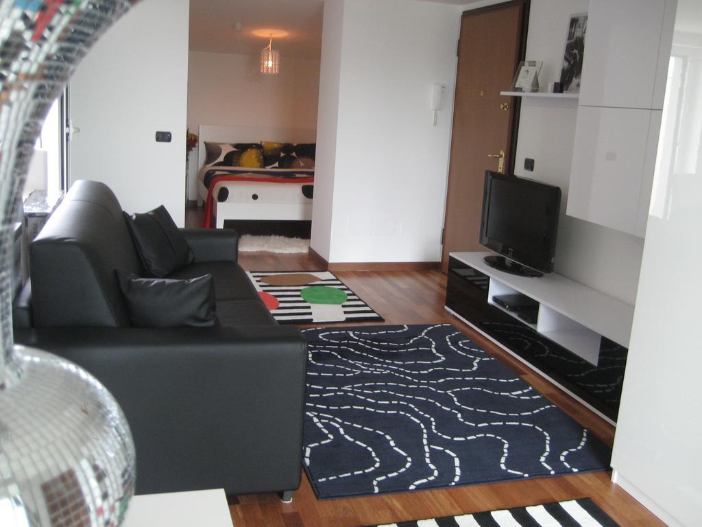 New Luxury Attic Santa Giulia Expo Apartment Milan Ruang foto
